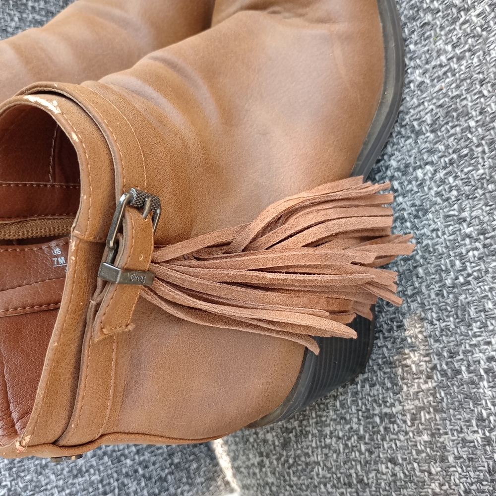 Brown Leather Ankle Boots with Tassels - Picture 6 of 13